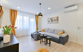 Zara Lumina Apartment